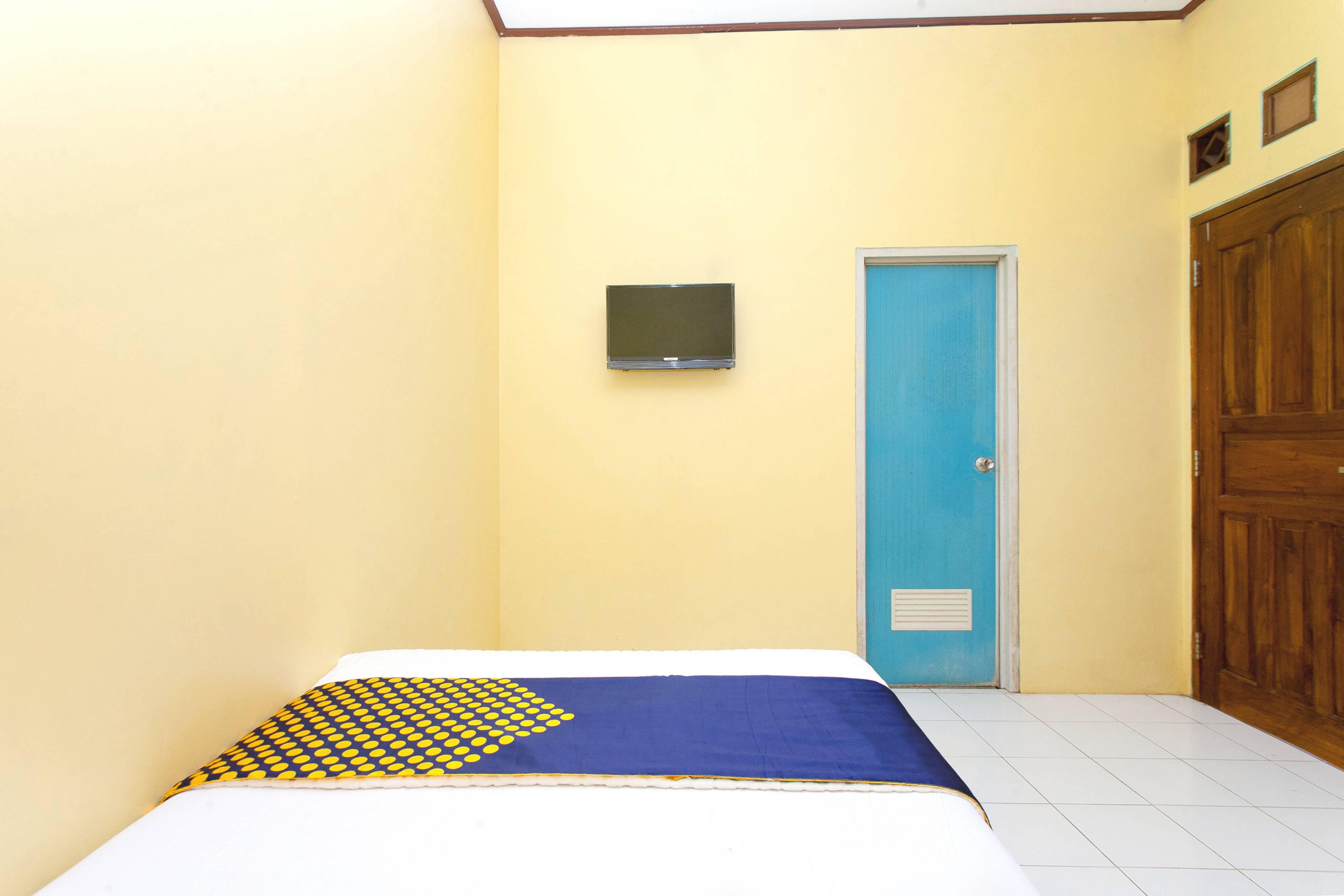 Spot On 2830 Azka Guest House Syariah Cilacap Exterior foto